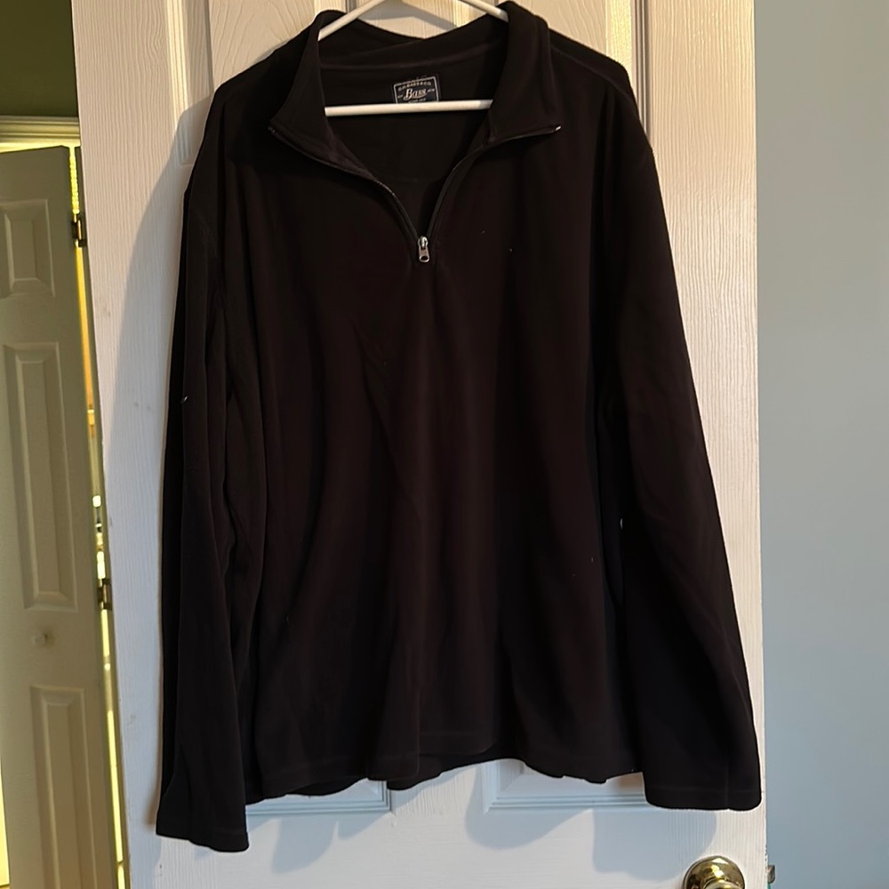 Men’s black fleece pullover